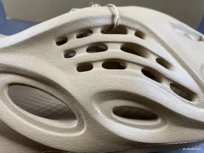 Foam Yeezy GW3354 Ochre Adidas RNNR 0518